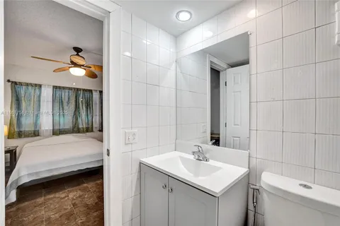 $219,900 | 455 Paradise Isle Boulevard, Unit 104, Hallandale Beach, FL 33009