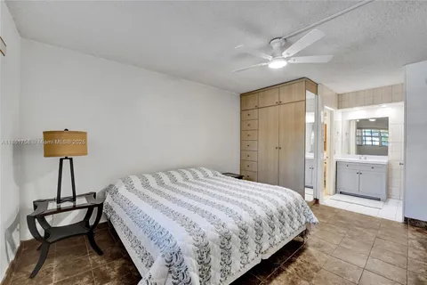 $219,900 | 455 Paradise Isle Boulevard, Unit 104, Hallandale Beach, FL 33009