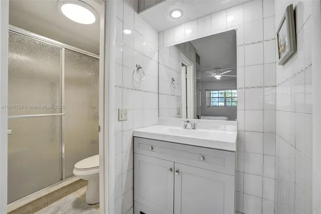 $249,900 | 455 Paradise Isle Boulevard, Unit 104, Hallandale Beach, FL 33009