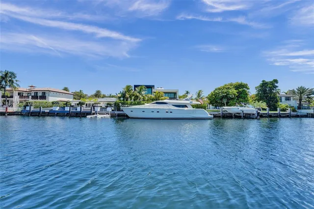 $249,900 | 455 Paradise Isle Boulevard, Unit 104, Hallandale Beach, FL 33009