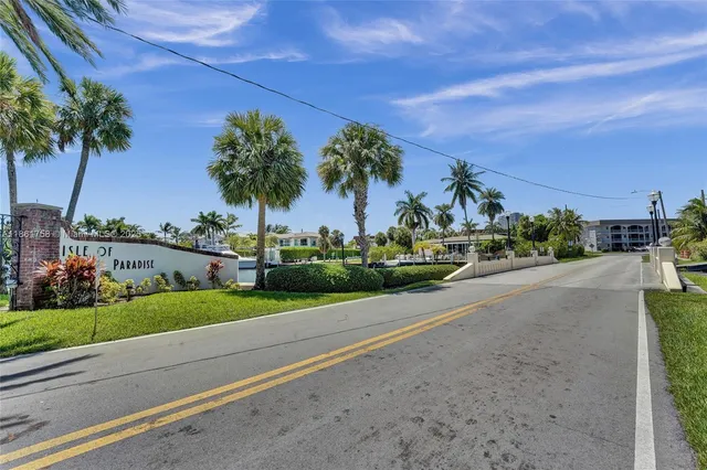 $249,900 | 455 Paradise Isle Boulevard, Unit 104, Hallandale Beach, FL 33009