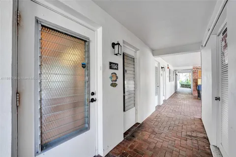 $219,900 | 455 Paradise Isle Boulevard, Unit 104, Hallandale Beach, FL 33009