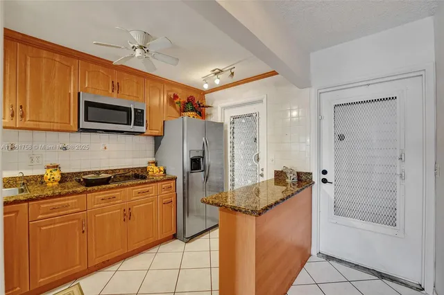 $249,900 | 455 Paradise Isle Boulevard, Unit 104, Hallandale Beach, FL 33009