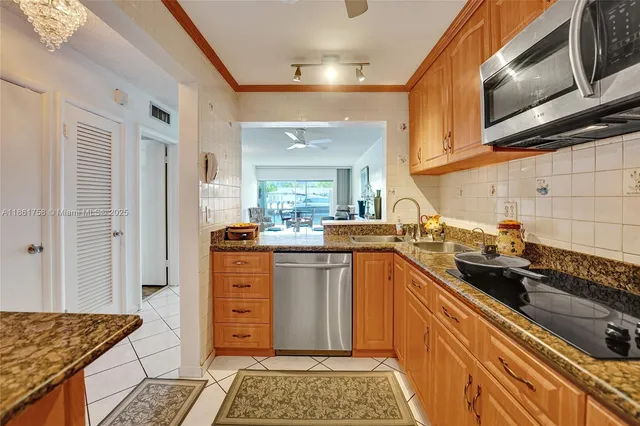 $249,900 | 455 Paradise Isle Boulevard, Unit 104, Hallandale Beach, FL 33009