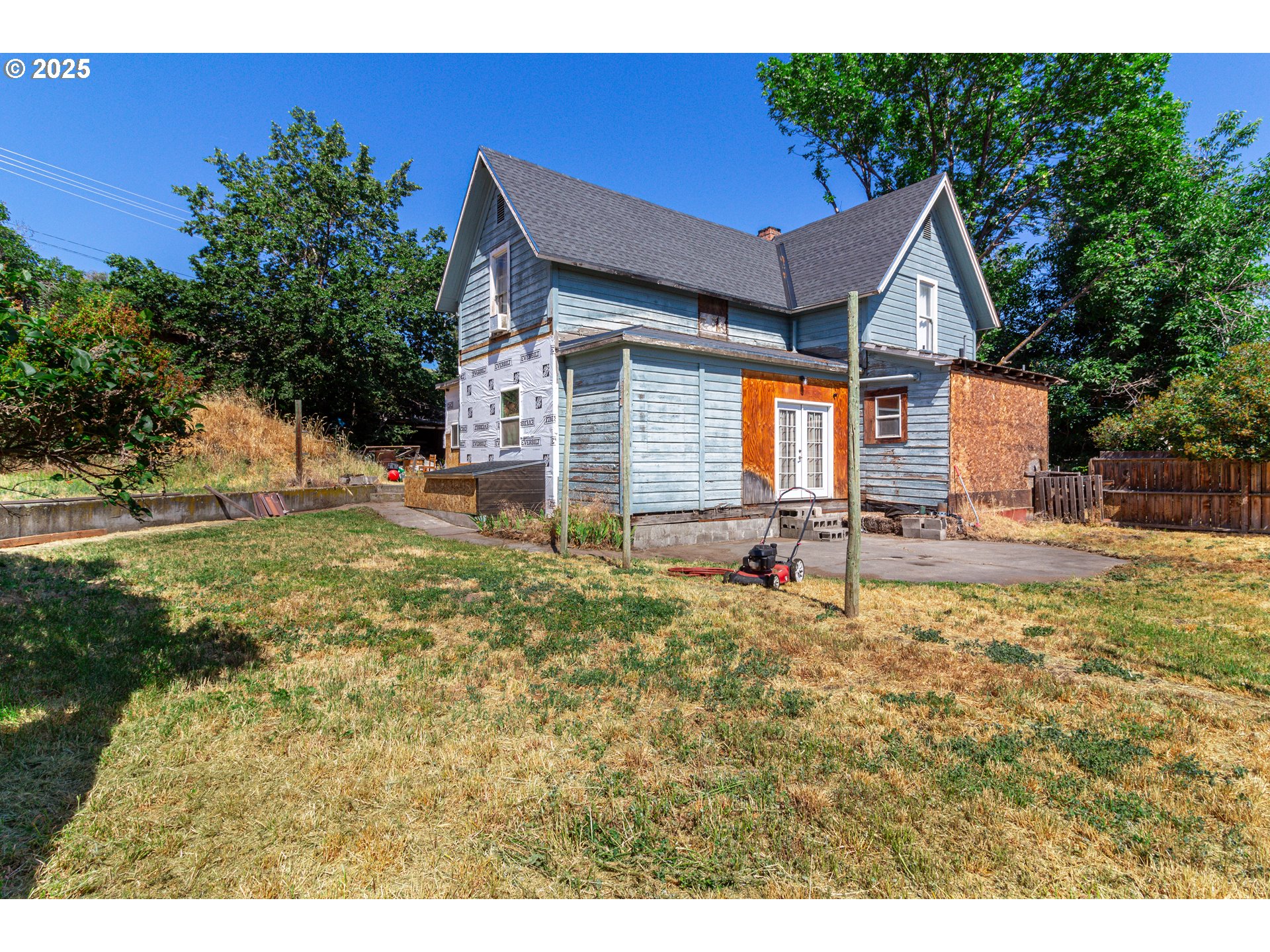 220 Cannon Street Heppner, OR 97836 - Photo 16 of 25 a house view with a outdoor space