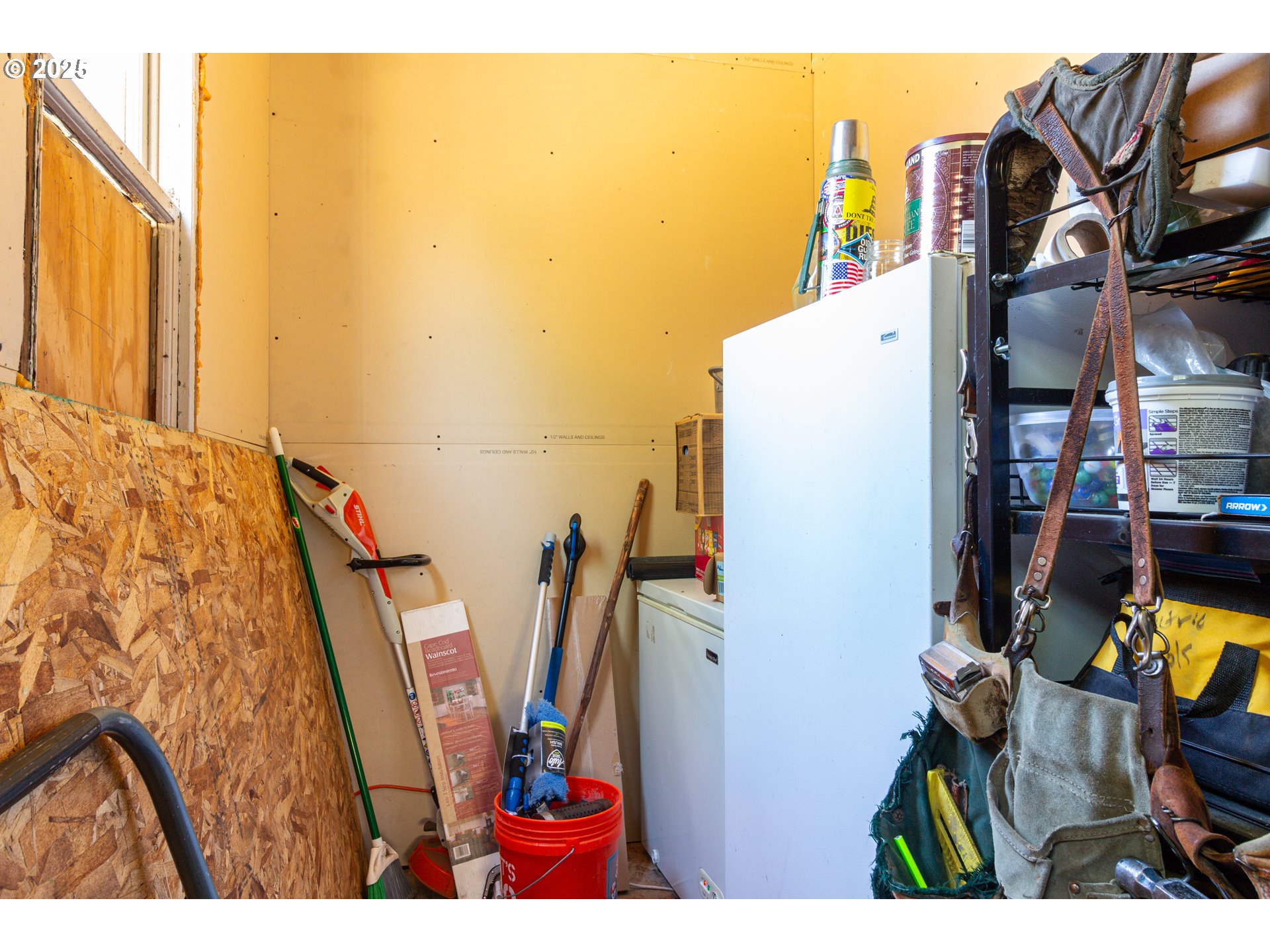 220 Cannon Street Heppner, OR 97836 - Photo 3 of 25 a view of a entryway