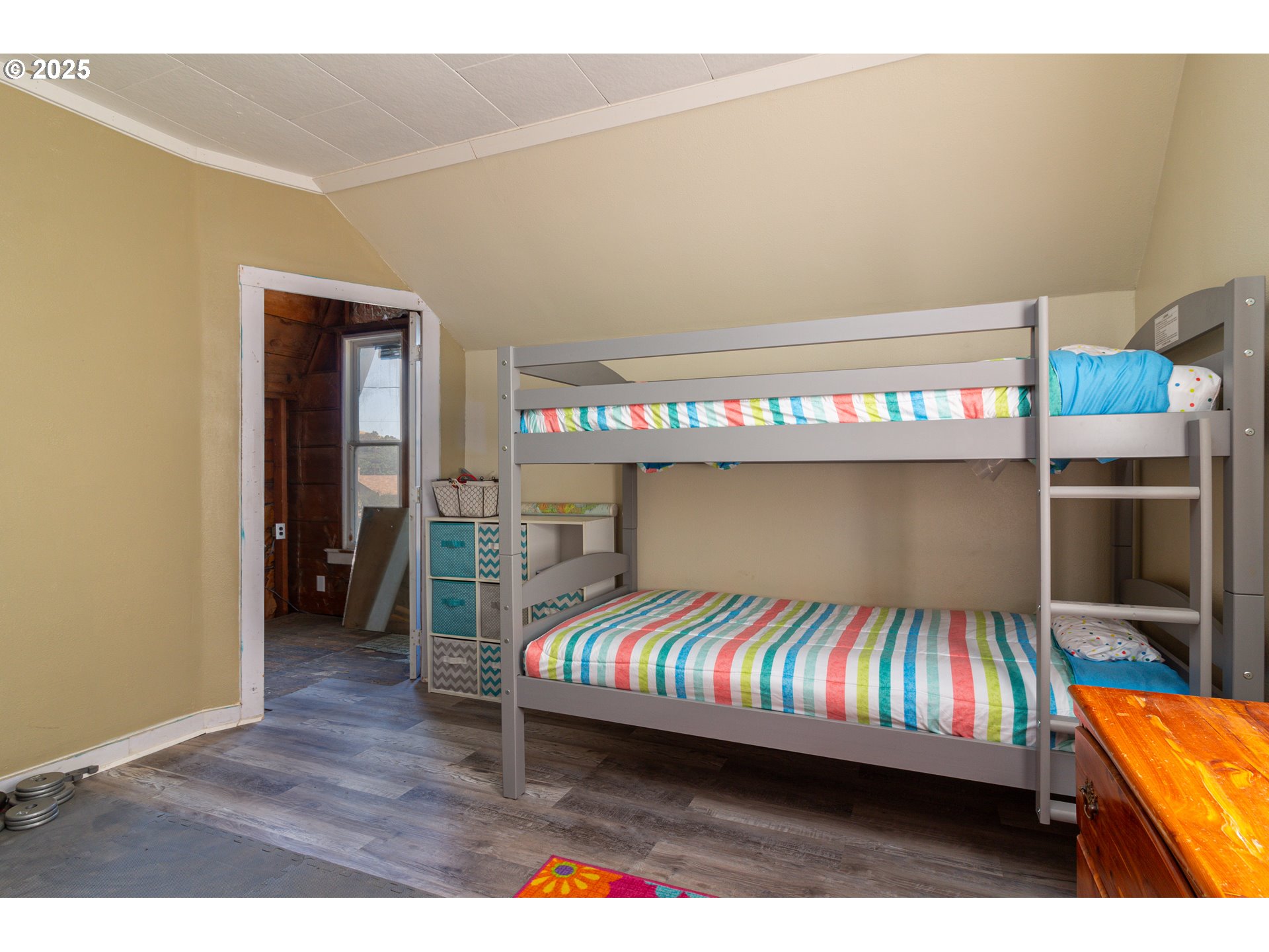 220 Cannon Street Heppner, OR 97836 - Photo 8 of 25 a bedroom with a bed and a table