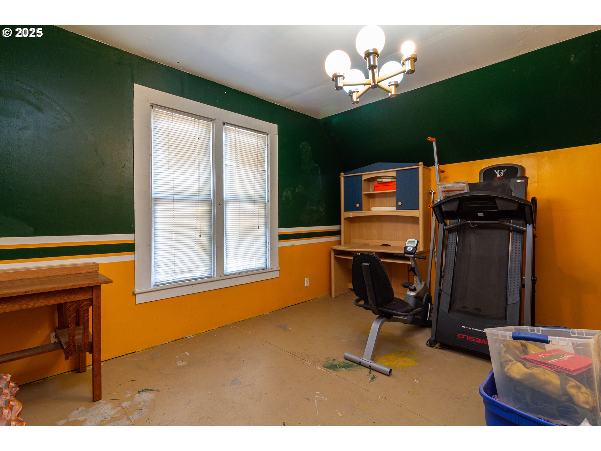 220 Cannon Street Heppner, OR 97836 - Photo 10 of 25 a living room with furniture