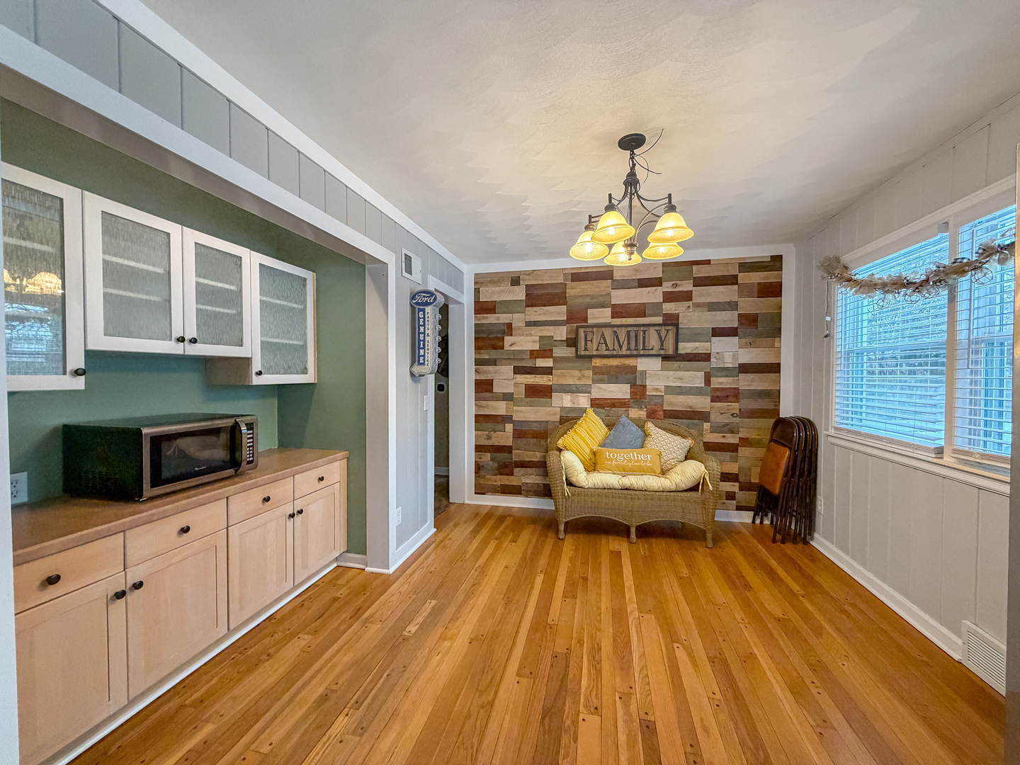 1126 West Stover Street Freeport, IL 61032 - Photo 12 of 35 a dining room with wooden floor furniture and a chandelier