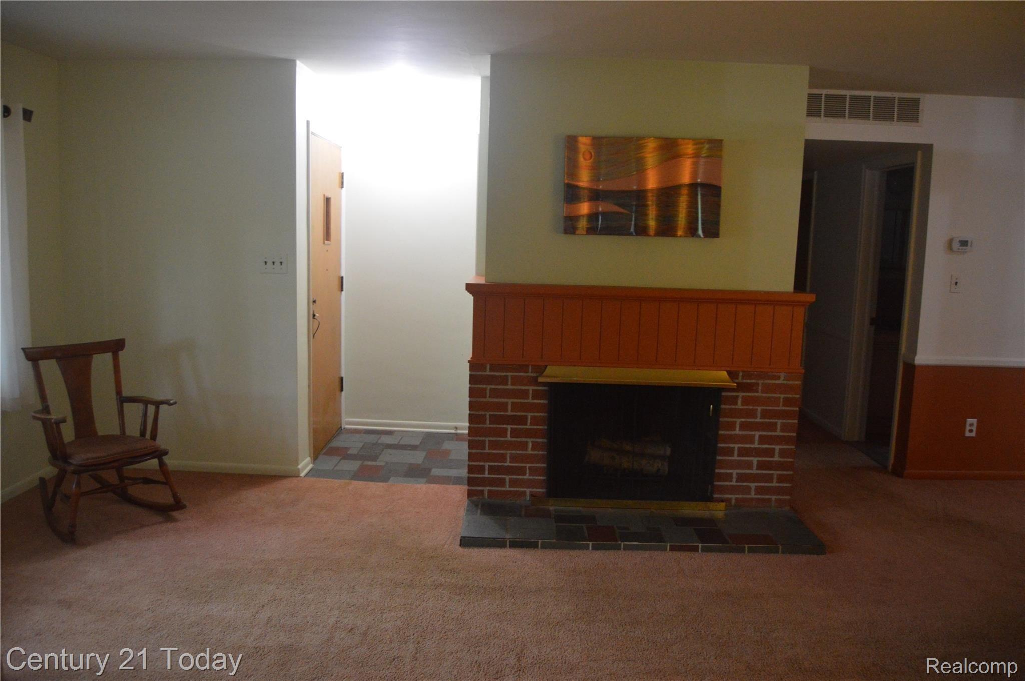 28260 New Castle Road Farmington, MI 48331 - Photo 2 of 23 Living Room and Entrance