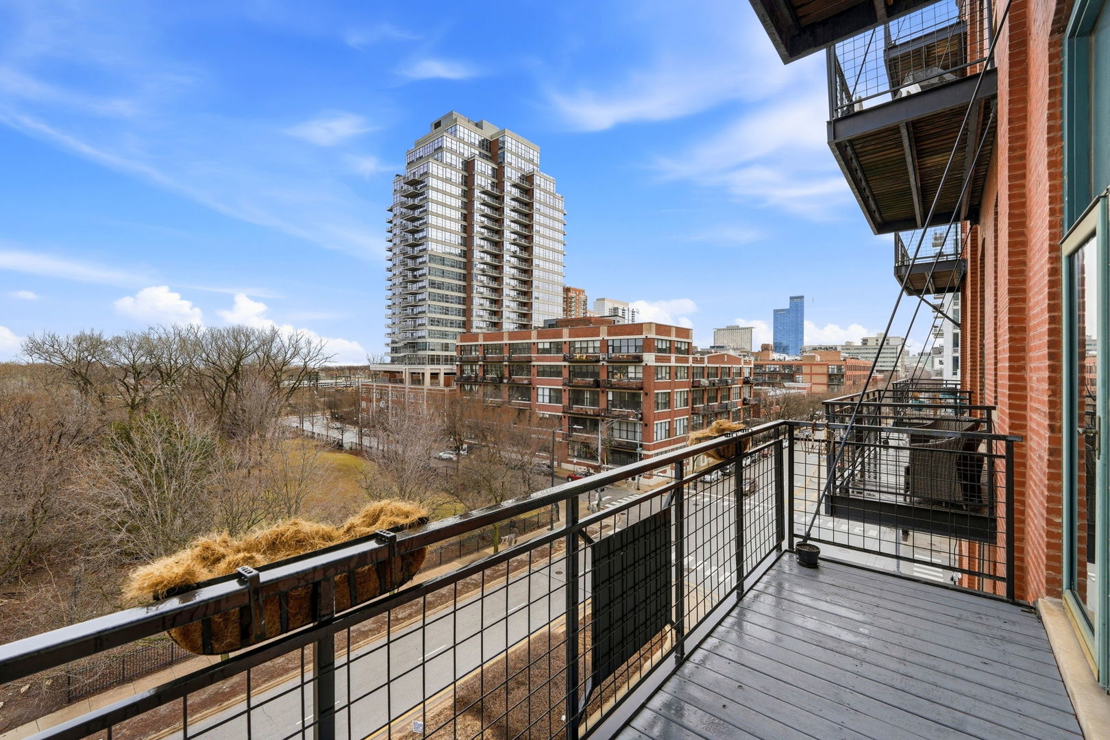 1550 South Indiana Avenue, Unit 401 Chicago, IL 60605 - Photo 11 of 20 a view of balcony with city view