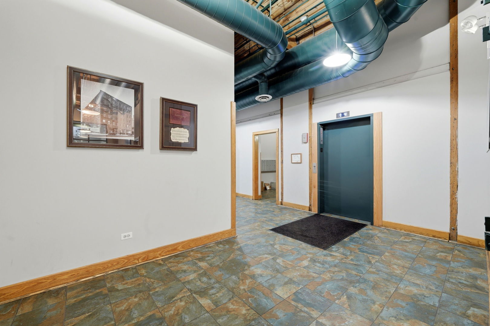 1550 South Indiana Avenue, Unit 401 Chicago, IL 60605 - Photo 18 of 20 a view of an empty room