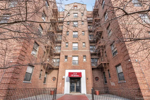 $369,000 | 33-38 Parsons Boulevard, Unit 6G | Flushing