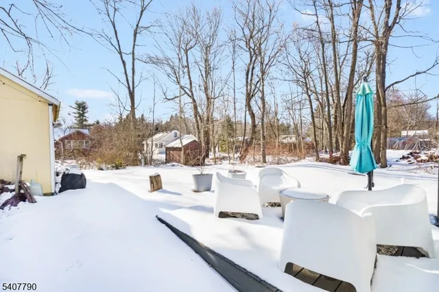 a view of roof with sitting area