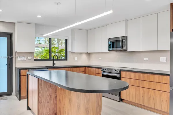 $4,350 | 2211 Northeast 122nd Street, Unit 2211, North Miami, FL 33181