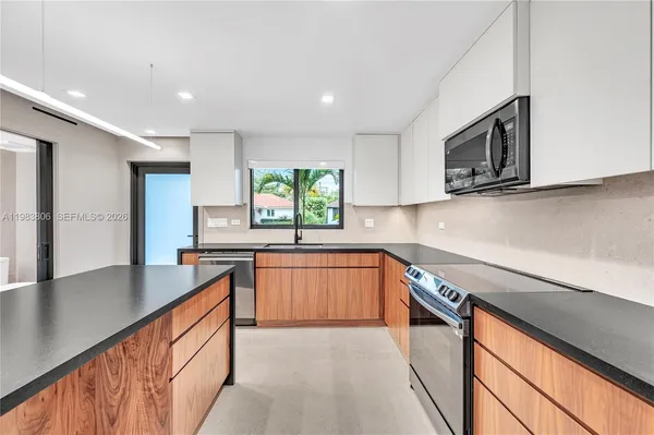 $4,350 | 2211 Northeast 122nd Street, Unit 2211, North Miami, FL 33181