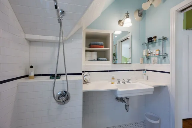 $4,500 | 2102 Travis Heights Boulevard, Austin, TX 78704