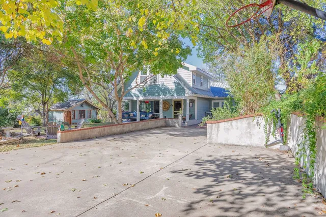 $4,500 | 2102 Travis Heights Boulevard, Austin, TX 78704