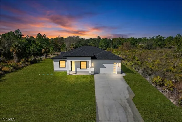 $2,600 | 517 Johns Avenue, Lehigh Acres, FL 33972