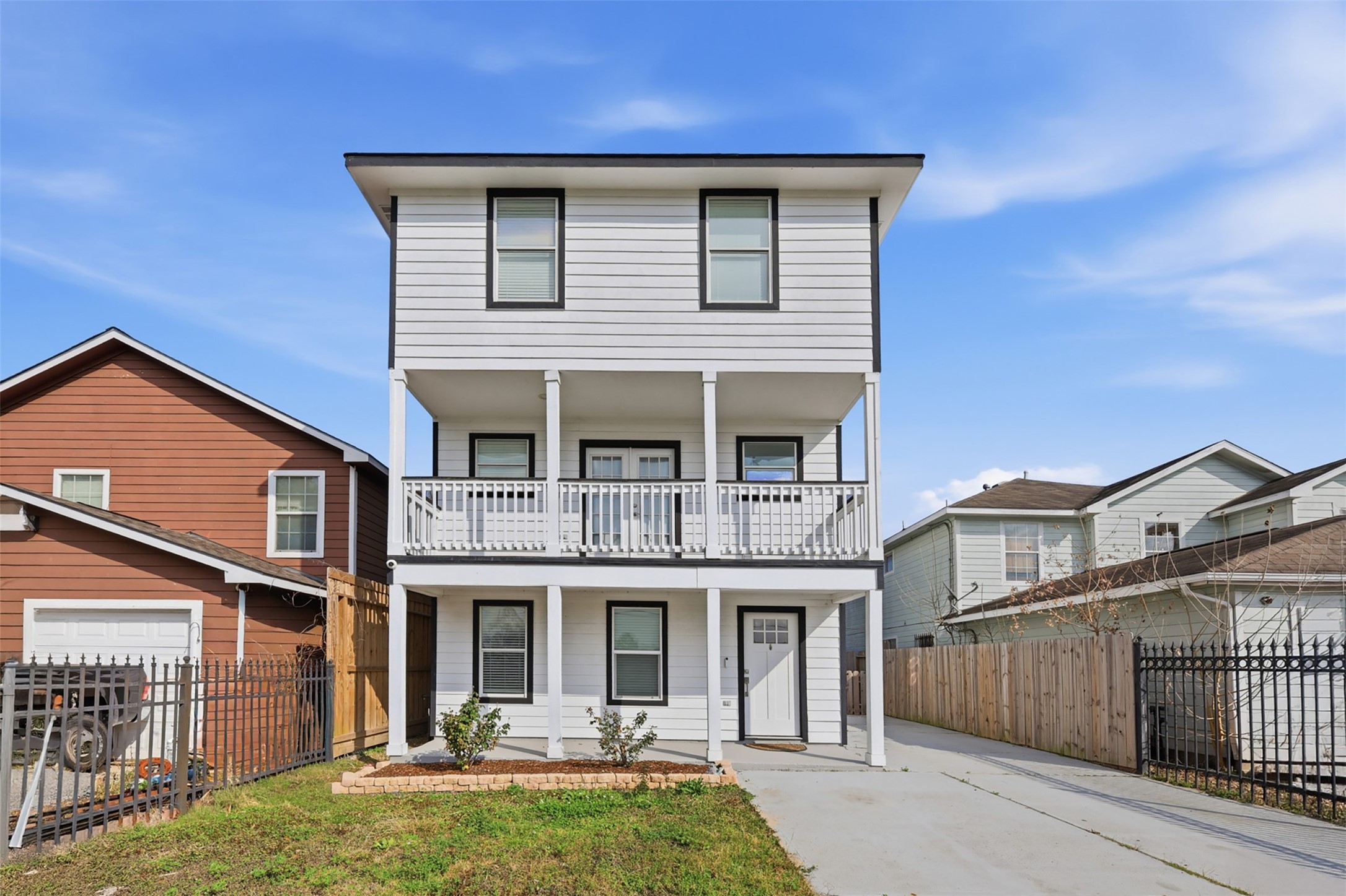 9026 McGallion Road Houston, TX 77022 - Photo 1 of 34