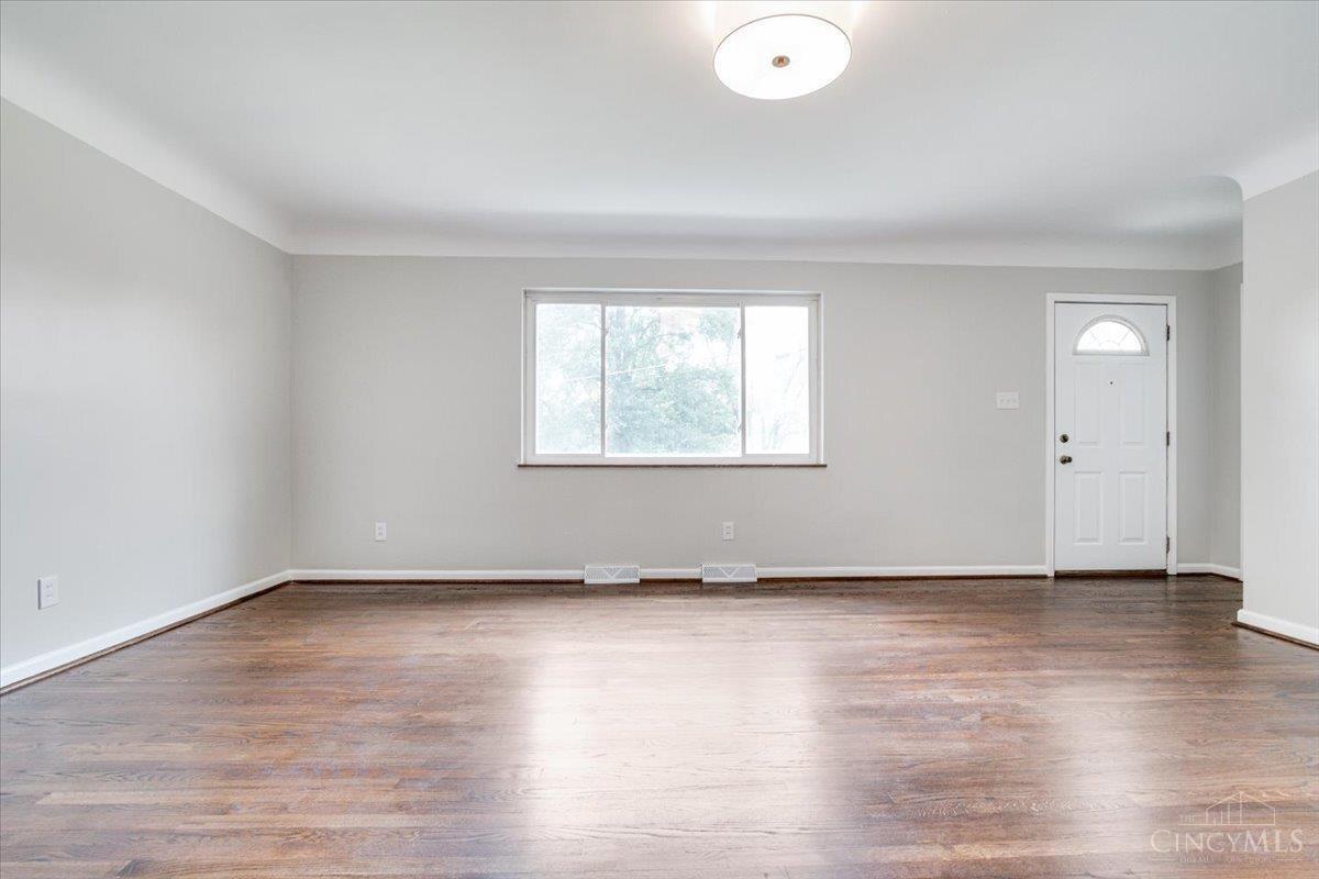 3031 Stout Road Cincinnati, OH 45251 - Photo 9 of 21 Gallery Image 9
