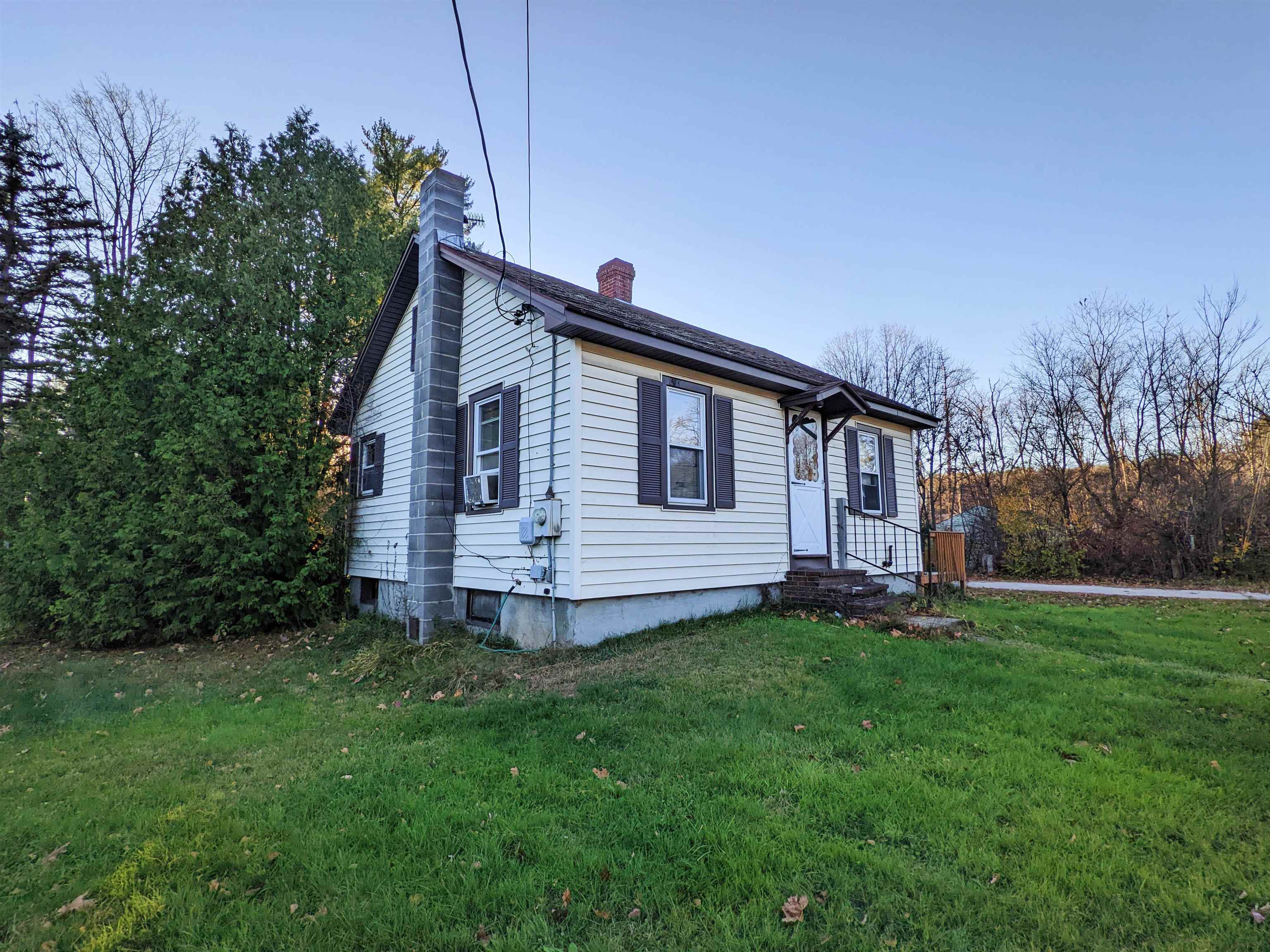 15 Brock Street Rochester, NH 03867 - Photo 2 of 9