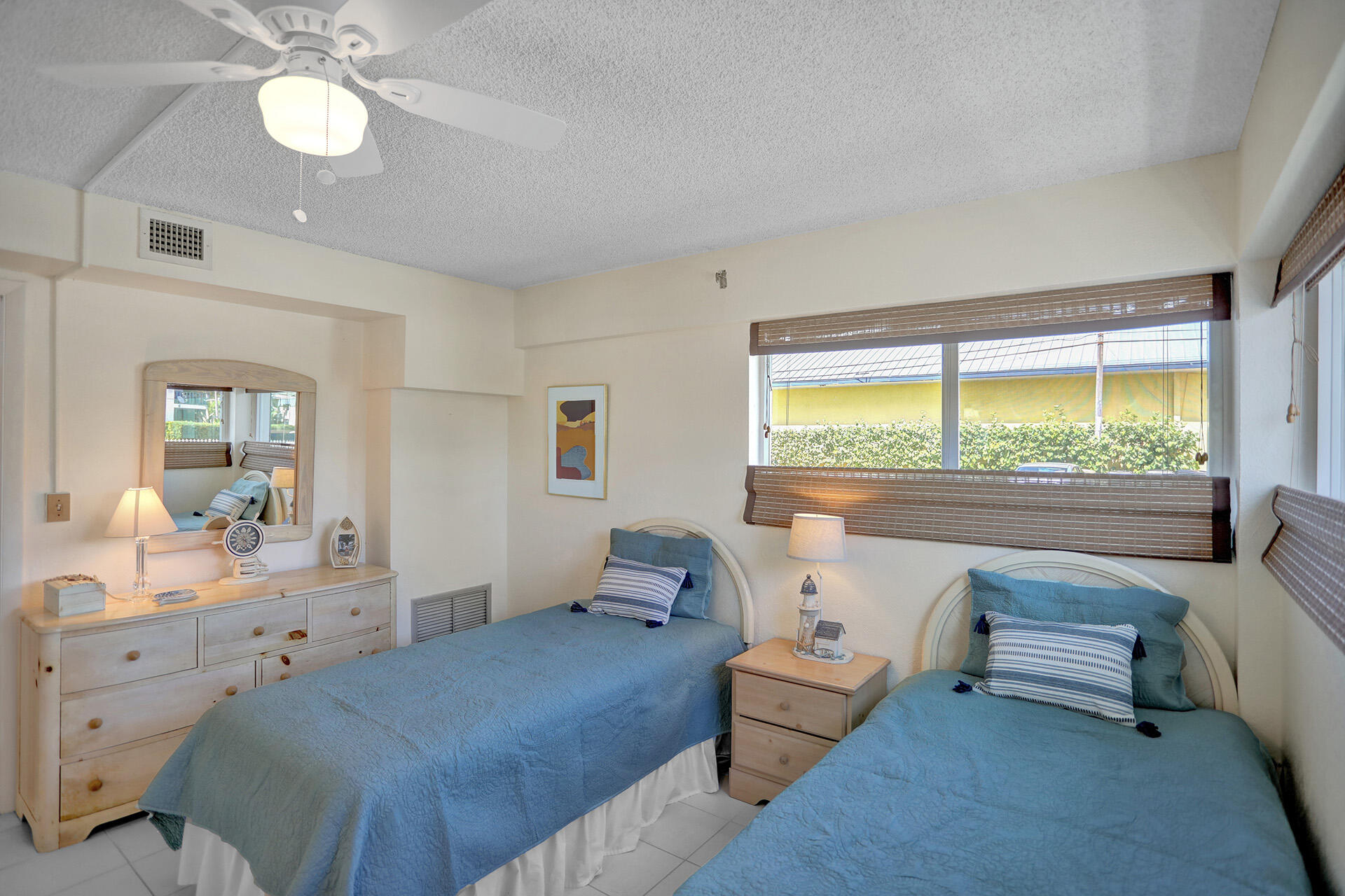 1 North Golfview Road, Unit 105 Lake Worth Beach, FL 33460 - Photo 17 of 37 3W1A3252