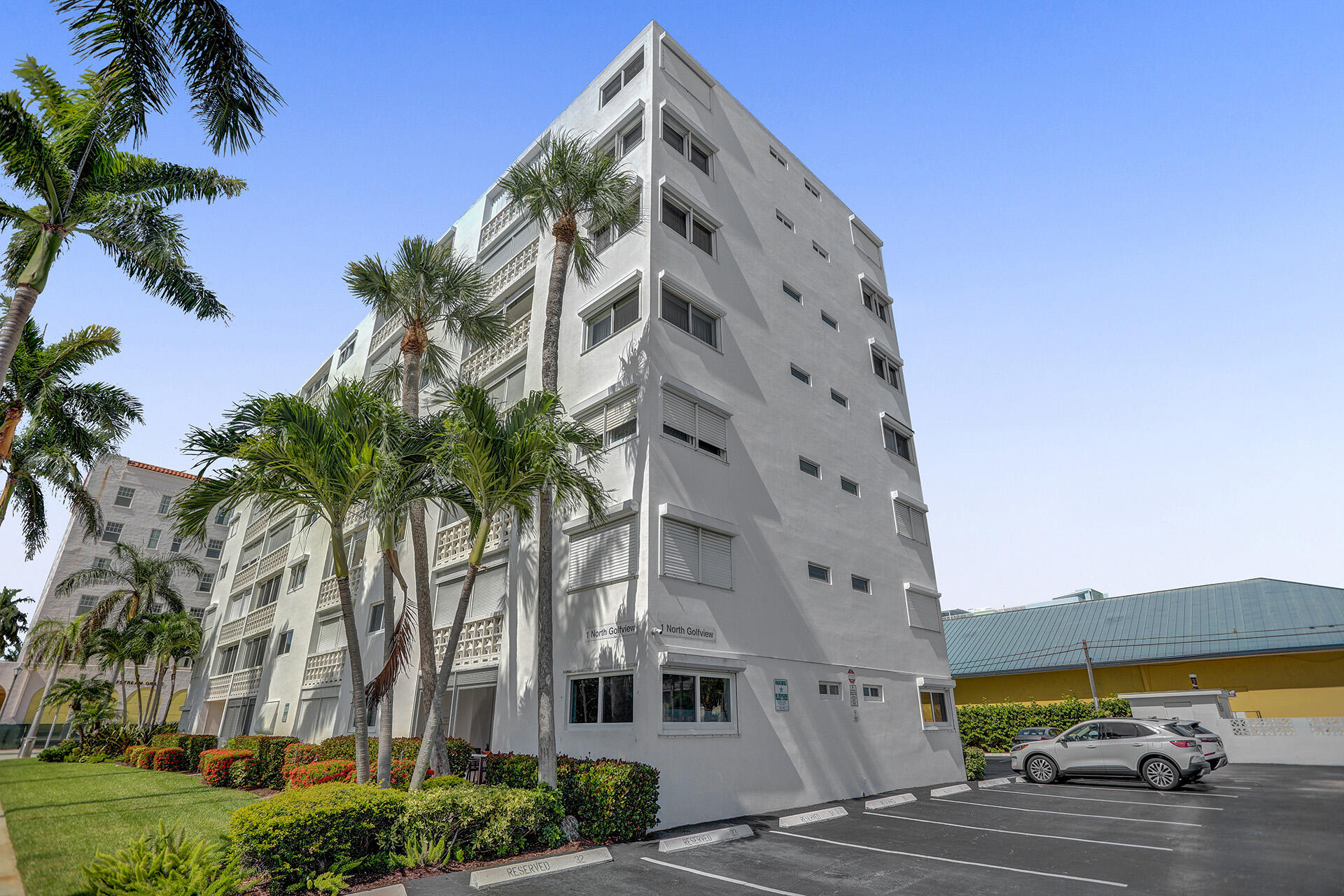 1 North Golfview Road, Unit 105 Lake Worth Beach, FL 33460 - Photo 3 of 37 3W1A3201