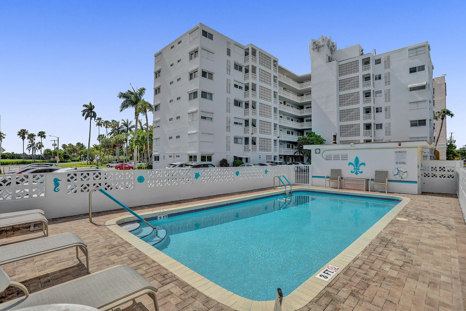 1 North Golfview Road, Unit 105 Lake Worth Beach, FL 33460 - Photo 33 of 37 3W1A3345