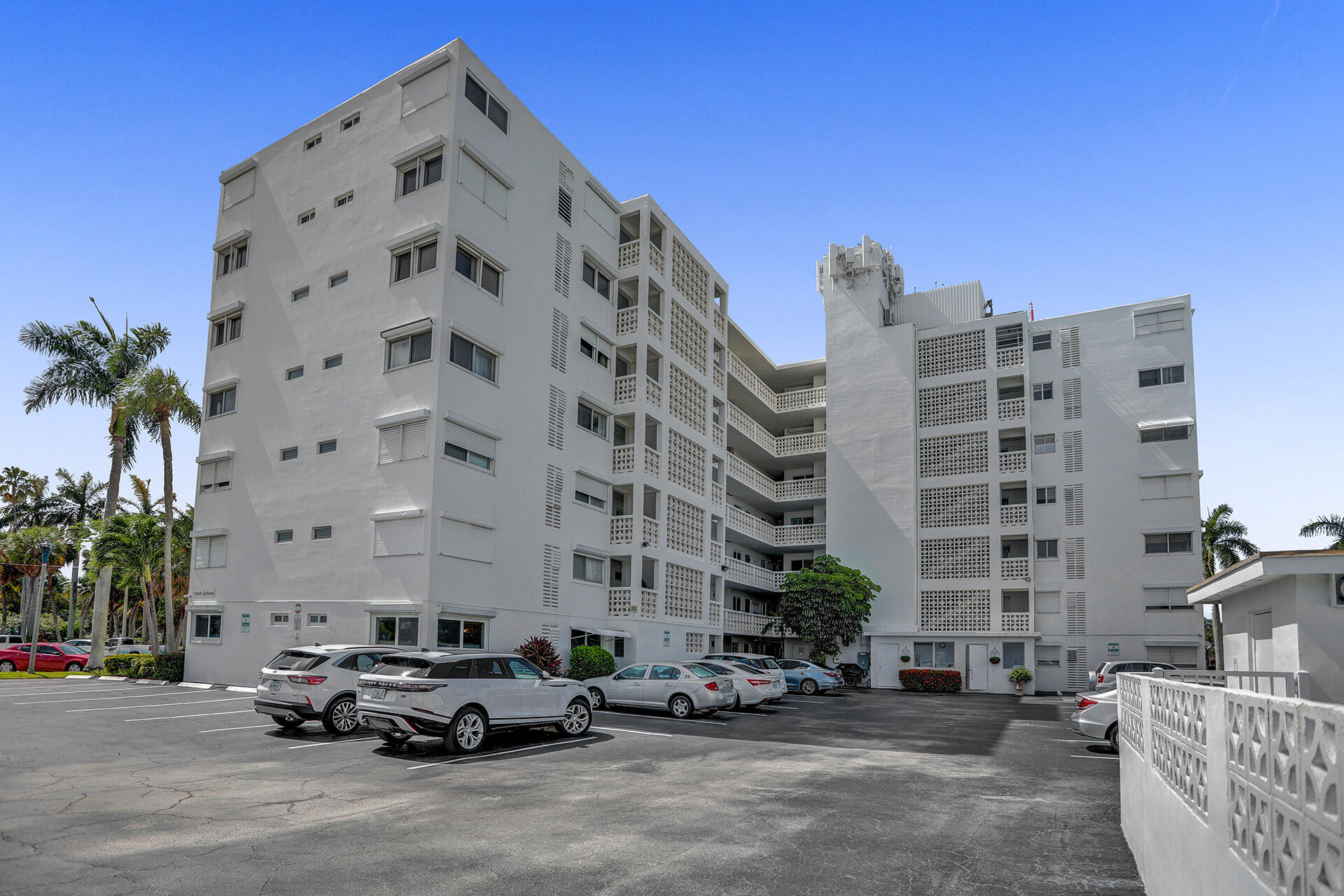 1 North Golfview Road, Unit 105 Lake Worth Beach, FL 33460 - Photo 34 of 37 3W1A3348