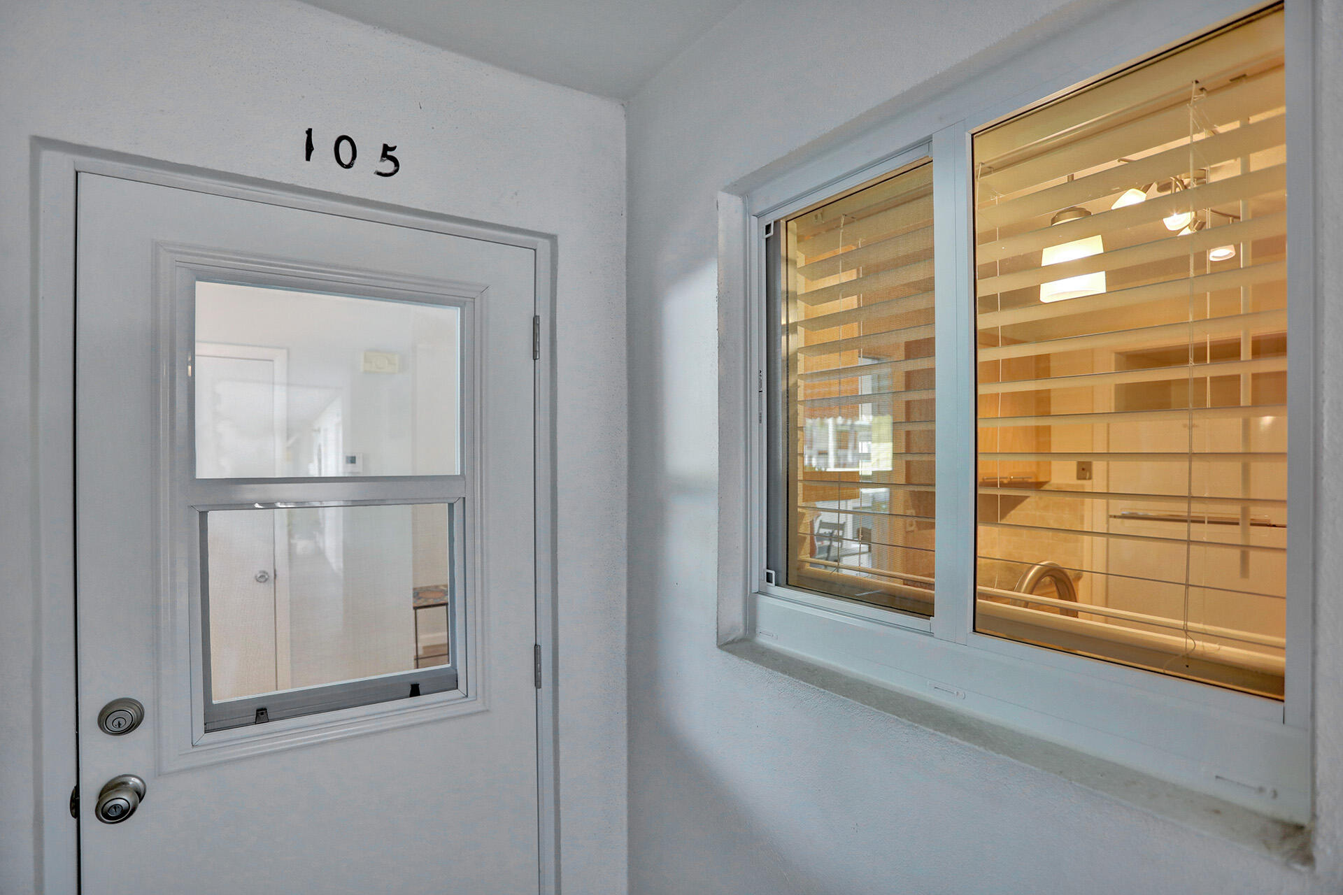 1 North Golfview Road, Unit 105 Lake Worth Beach, FL 33460 - Photo 4 of 37 3W1A3204