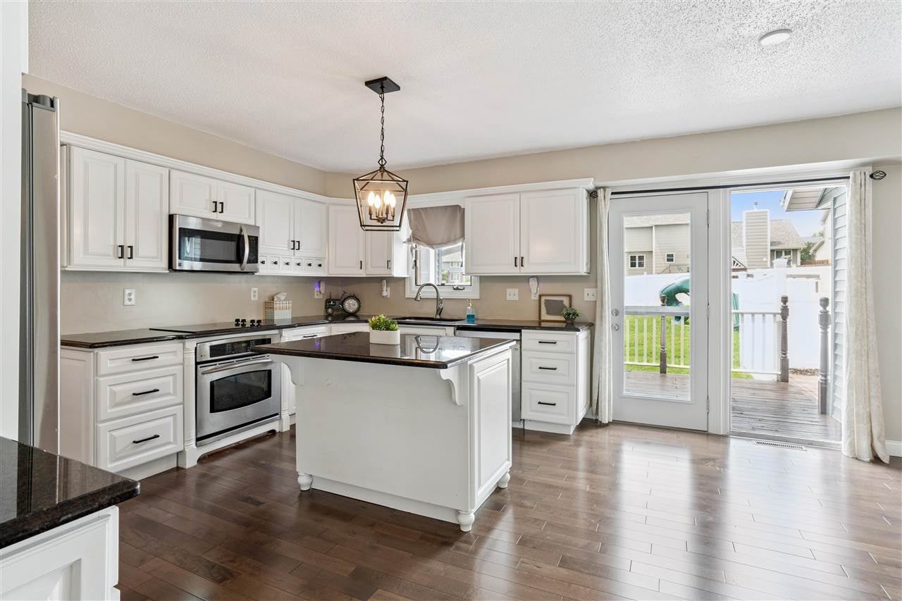 6911 Winthrop Road Northeast Cedar Rapids, IA 52402 - Photo 9 of 32 Gallery Image 9