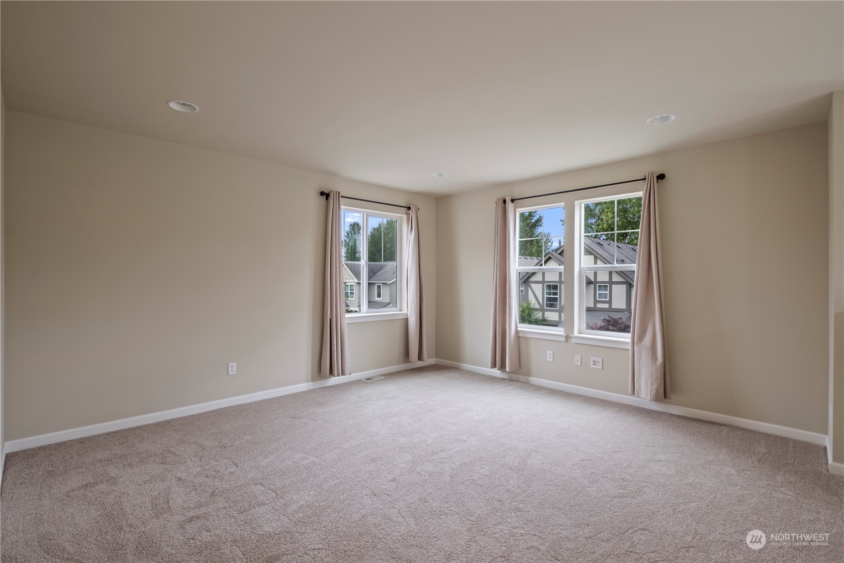 574 Lyons Place Northeast Renton, WA 98059 - Photo 17 of 39 an empty room with windows and closet