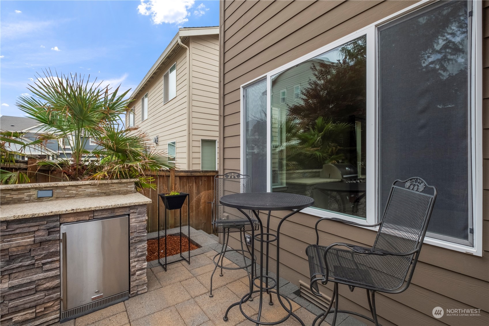 574 Lyons Place Northeast Renton, WA 98059 - Photo 36 of 39 a patio with table and chairs and potted plants