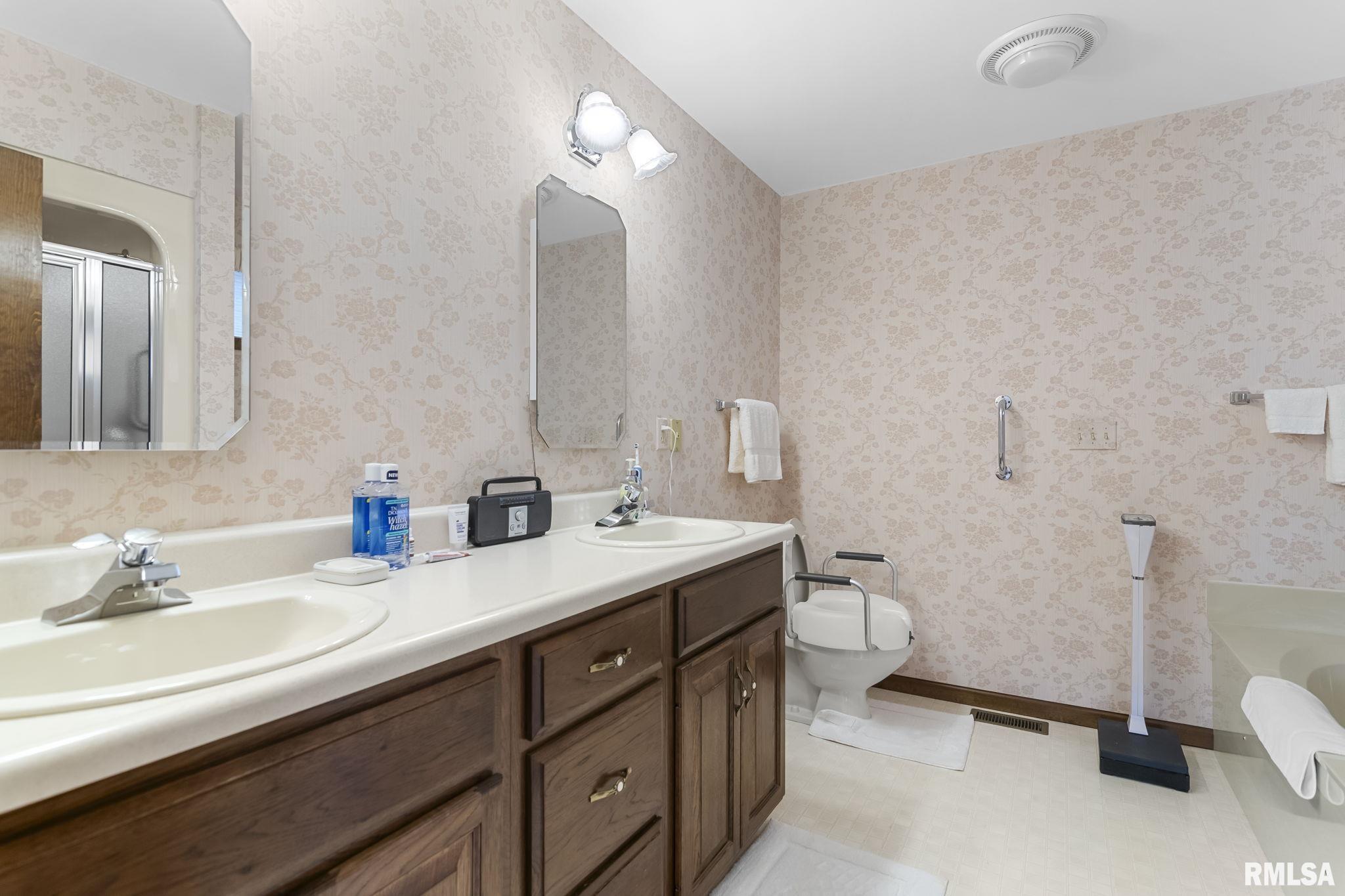 3613 Briana Drive Springfield, IL 62711 - Photo 17 of 42