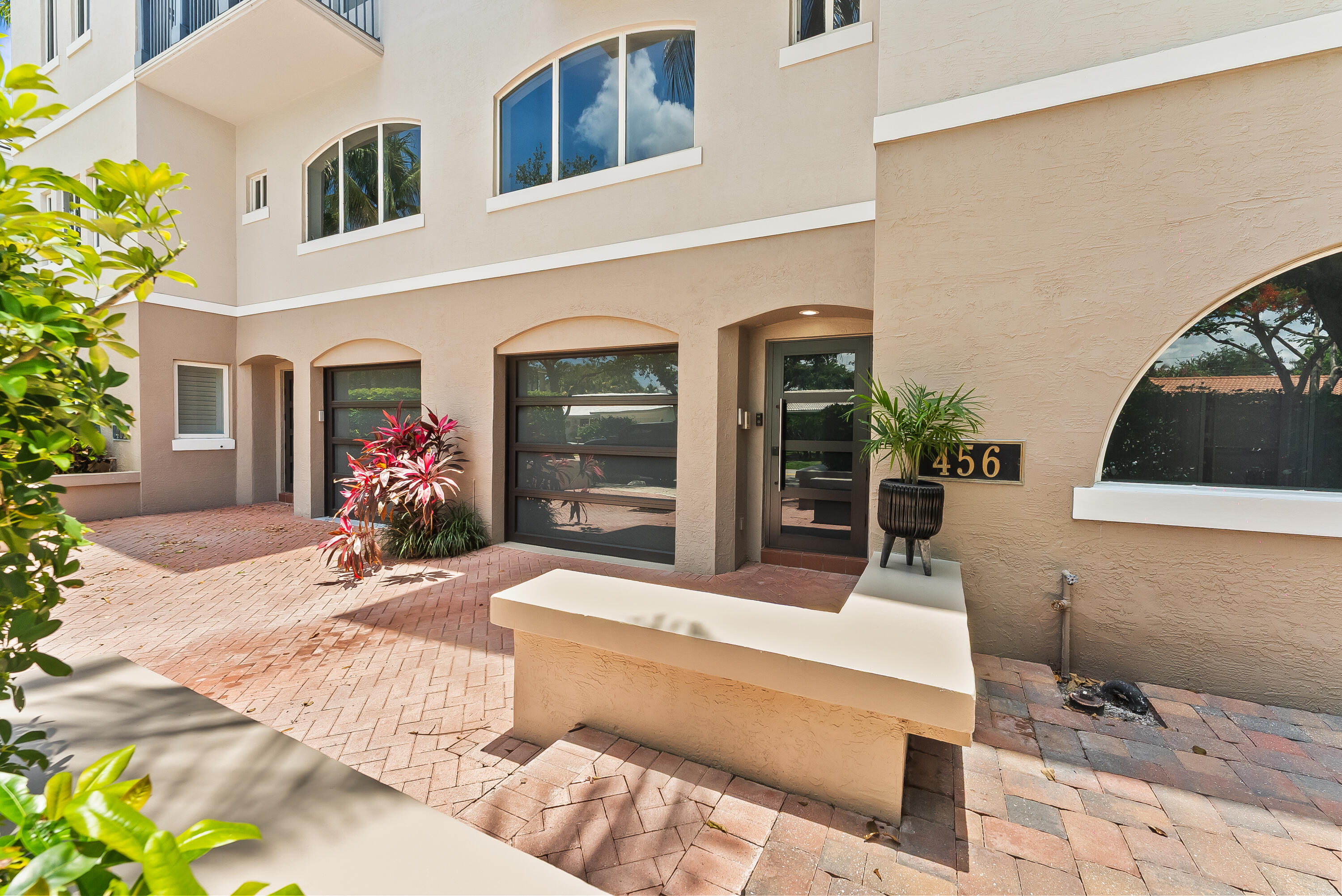 456 East Boca Raton Road Boca Raton, FL 33432 - Photo 7 of 33 a view of a building with sitting area
