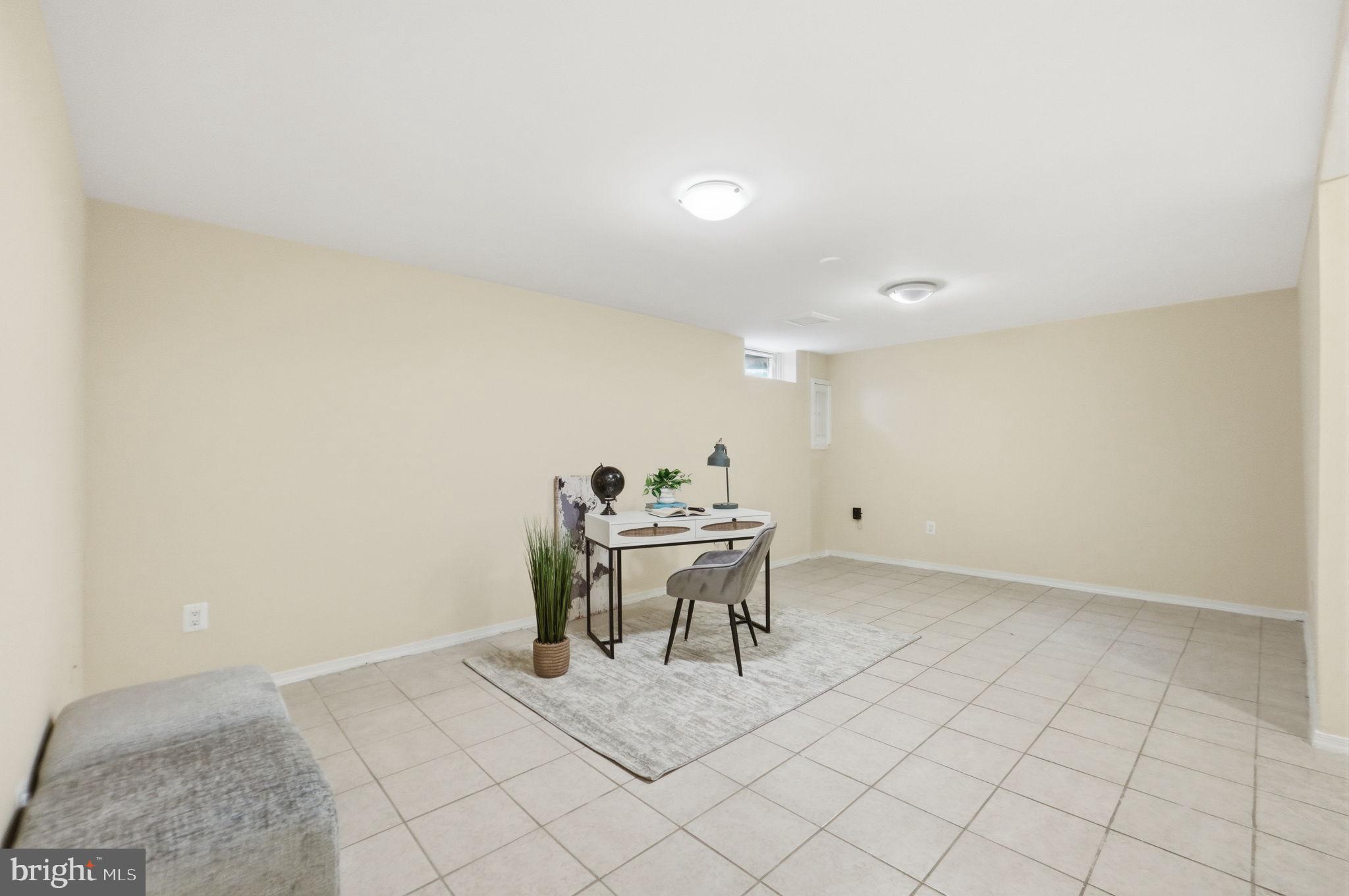 6470 Franconia Court Springfield, VA 22150 - Photo 20 of 31 a view of a room with furniture