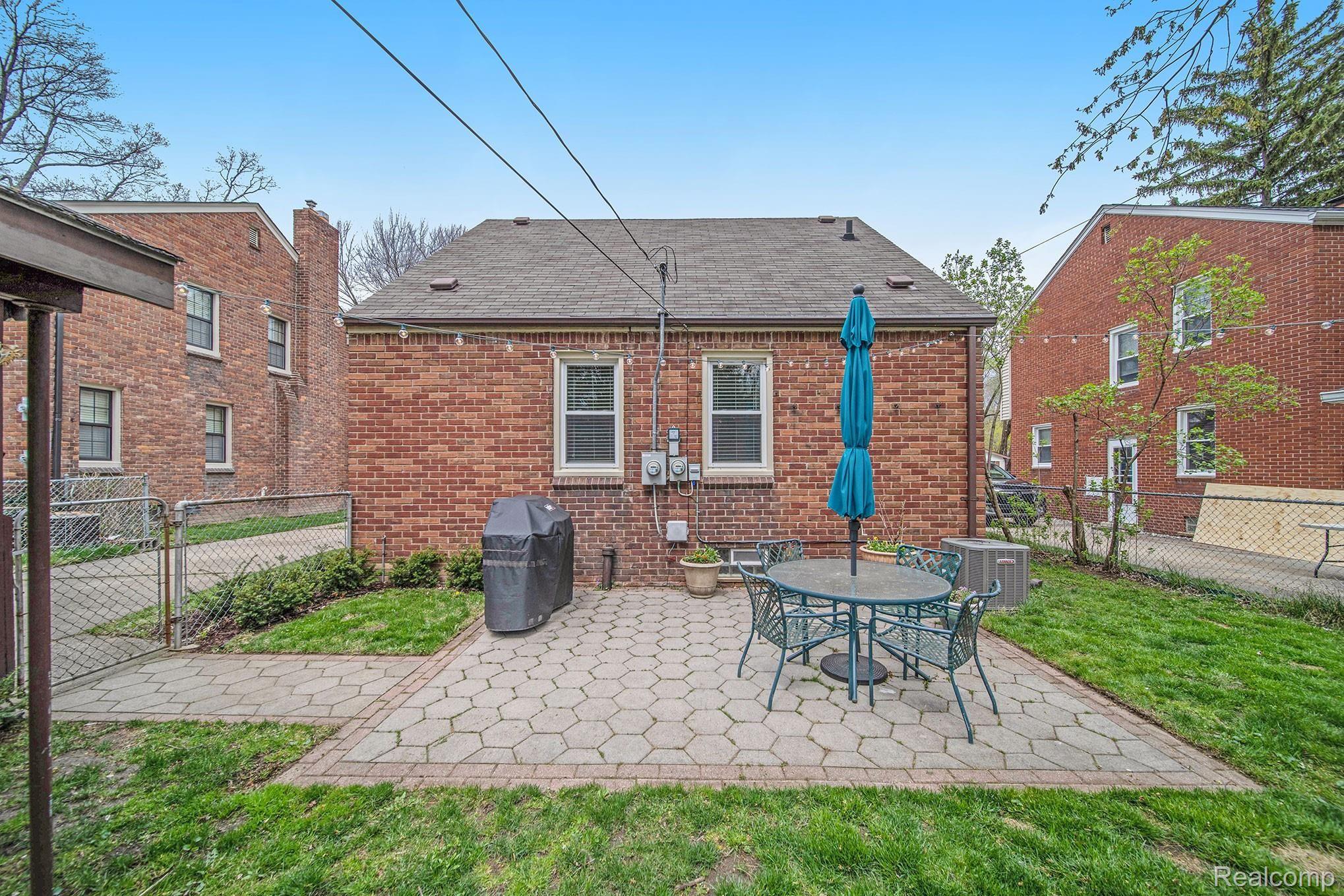 1737 Dorothea Road Berkley, MI 48072 - Photo 24 of 33 1737-Dorothea_45.jpg