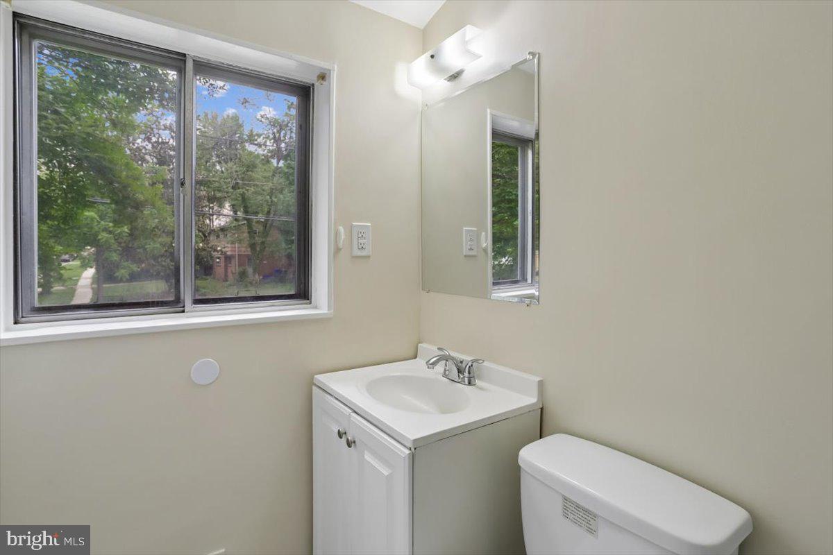 901 Kenbrook Drive Silver Spring, MD 20902 - Photo 13 of 45 Primary Bath