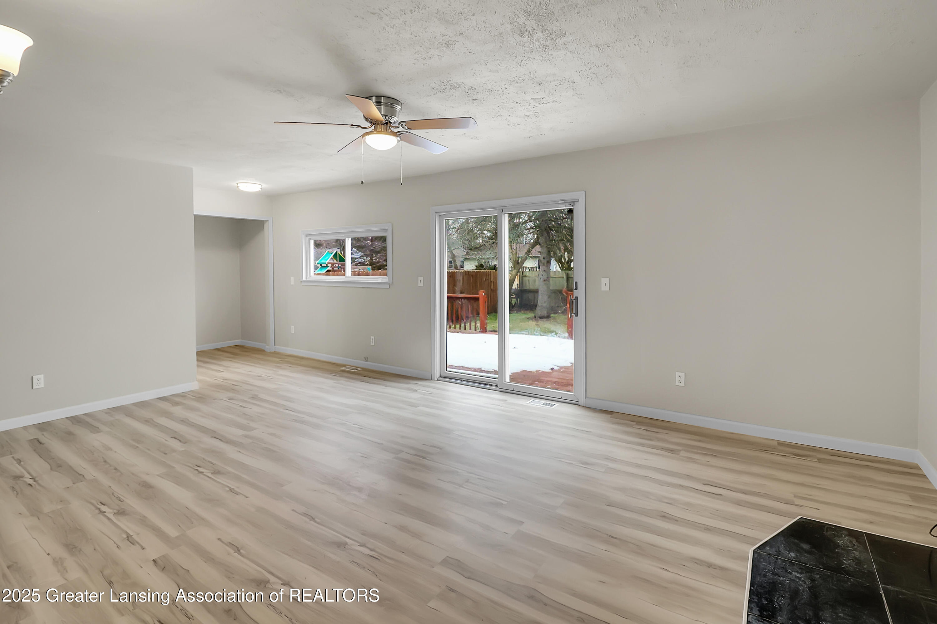 3217 Lawdor Road Lansing, MI 48911 - Photo 9 of 37 IMG_1652