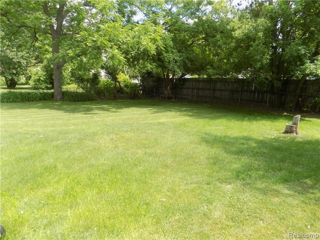 27276 Bunert Road Warren, MI 48088 - Photo 22 of 22 22.JPG
