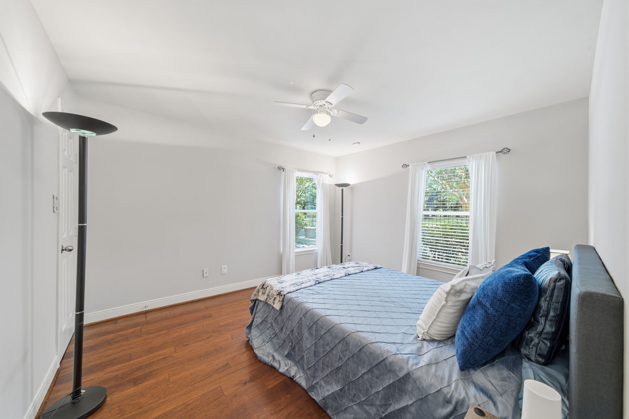 1716 Elgin Street Houston, TX 77004 - Photo 9 of 35 Secondary bedroom located on the 1st floor