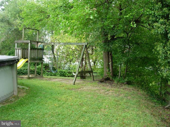 9300 Avondale Road Baltimore, MD 21234 - Photo 23 of 25 Back yard