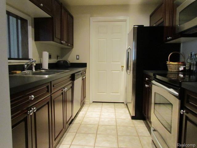 3519 Tremonte Circle Rochester, MI 48306 - Photo 13 of 18 IMG_4278.jpg