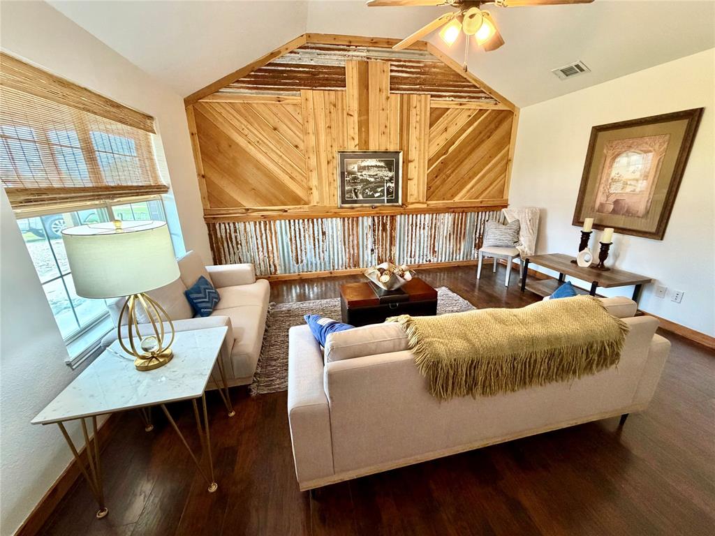826 Gilliland Road Springtown, TX 76082 - Photo 4 of 28