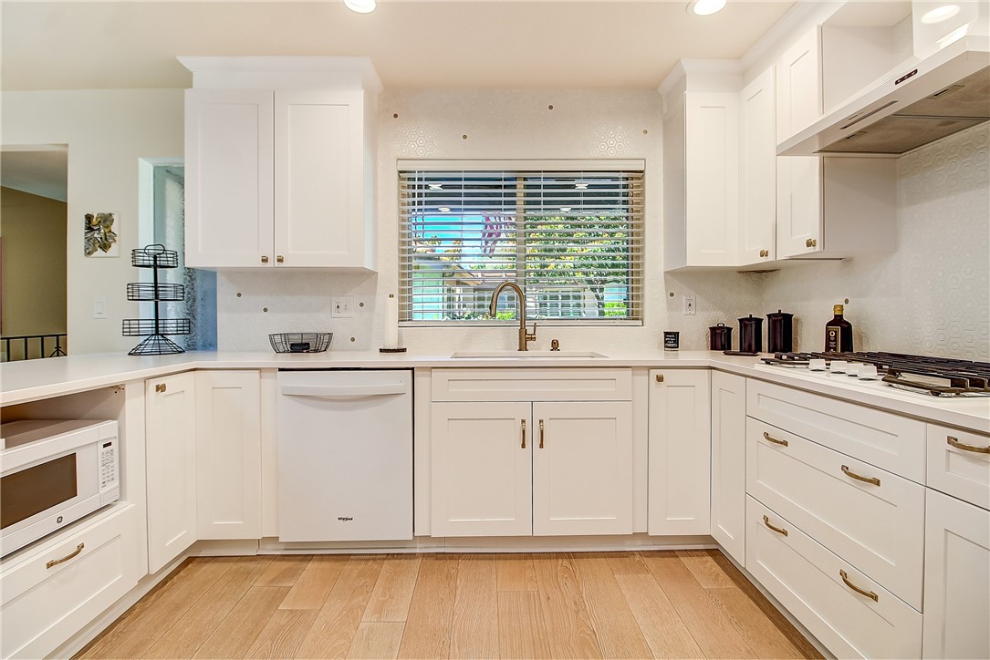 732 Vía Zapata Riverside, CA 92507 - Photo 11 of 46