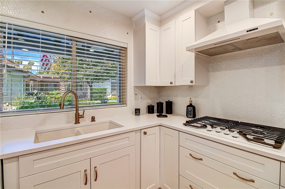 732 Vía Zapata Riverside, CA 92507 - Photo 12 of 46