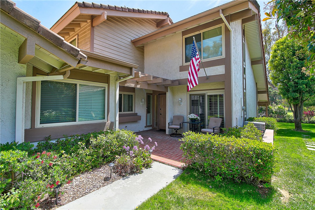 732 Vía Zapata Riverside, CA 92507 - Photo 3 of 46