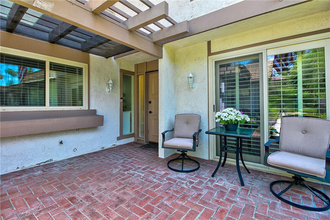 732 Vía Zapata Riverside, CA 92507 - Photo 4 of 46