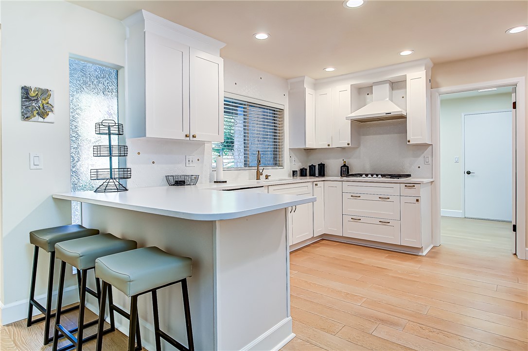 732 Vía Zapata Riverside, CA 92507 - Photo 9 of 46